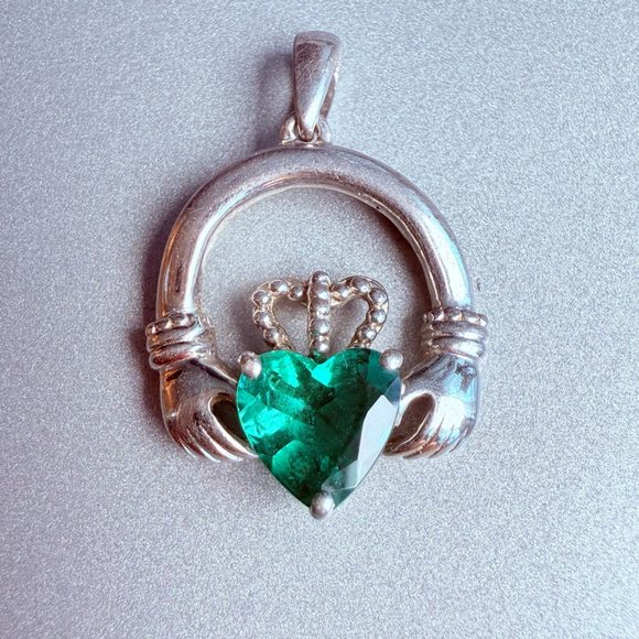 Irish Claddagh Hands Heart .75 CT Emerald Sterling Silver 925 Charm Pendant - Picture 1 of 5